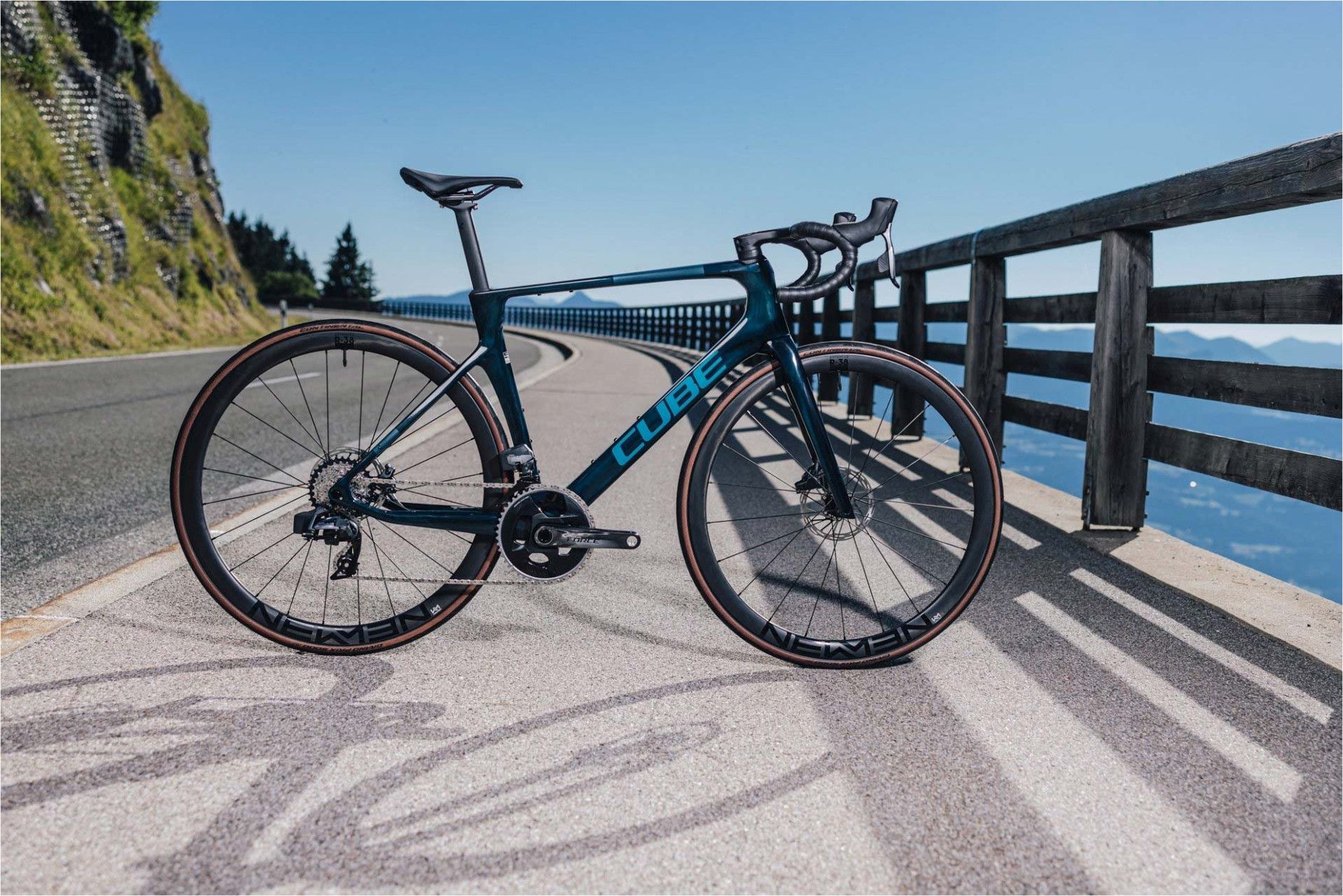 Vélo de Route Cube Agree C62 SLX Sram Force eTap AXS 12V 700 mm Bleu Liquid 2023 Alltricks.fr