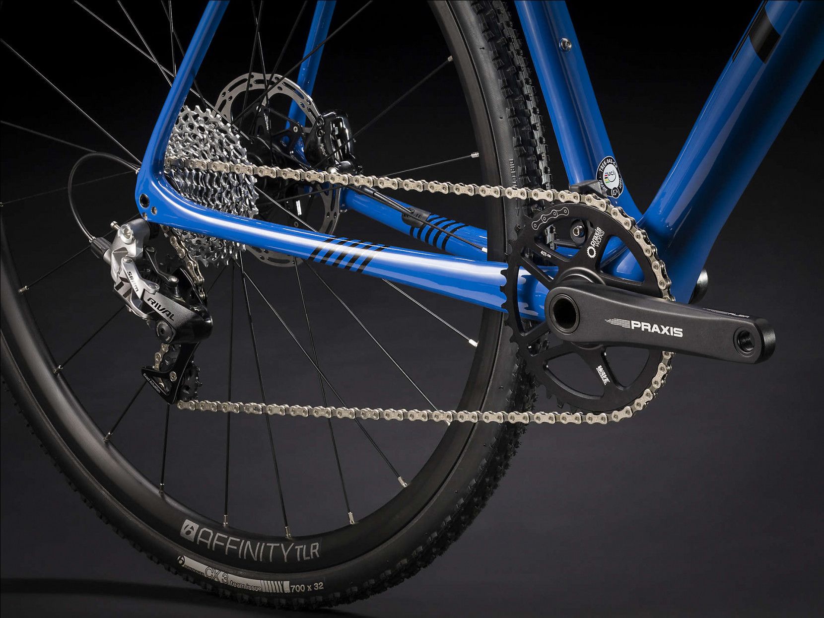 Trek Boone 5 Disc Cyclocross Bike Sram Rival 1 11S 700 mm Blue