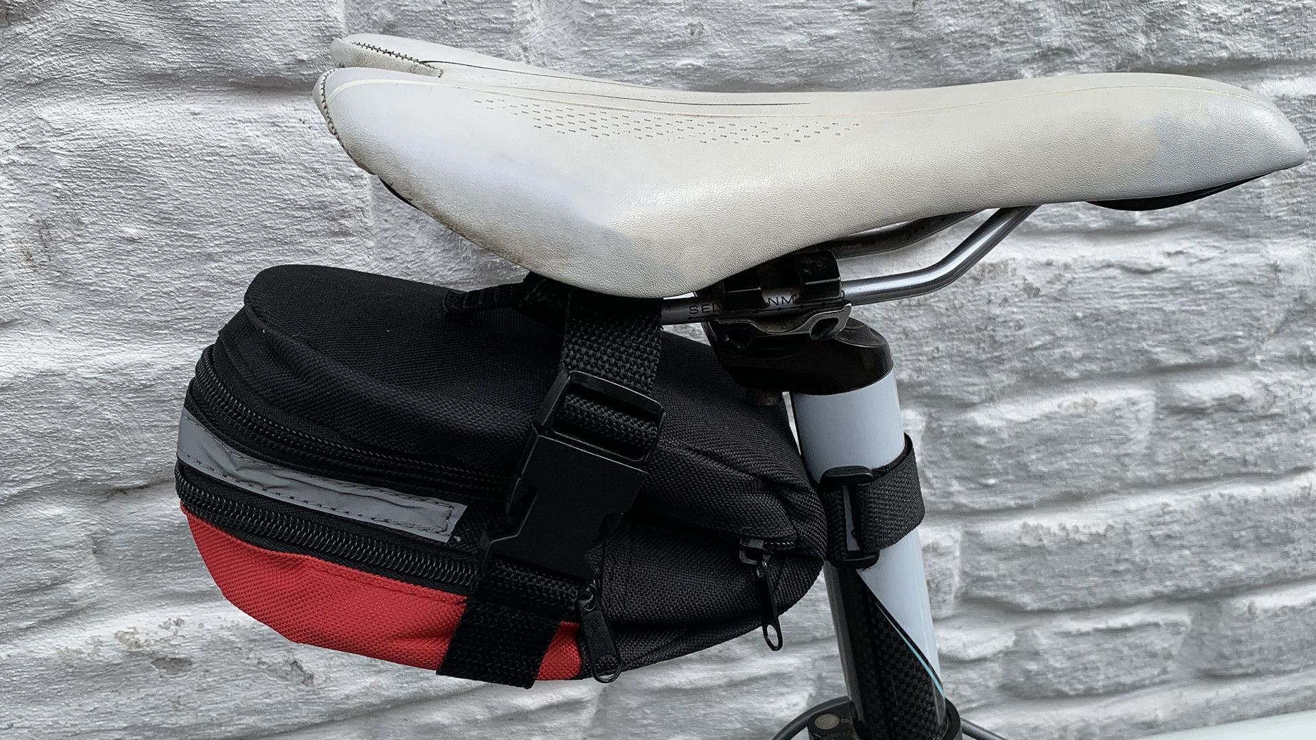 Sacoche de selle avec kit réparation vélo