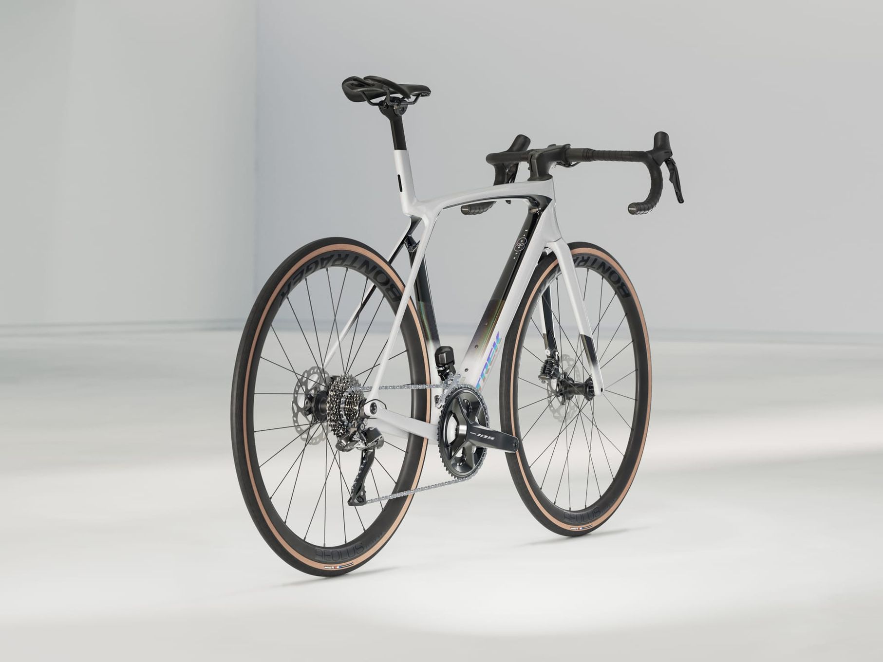 Trek Madone SL 6 Shimano 105 Di2 12S 700 mm Road Bike White Gen. 8