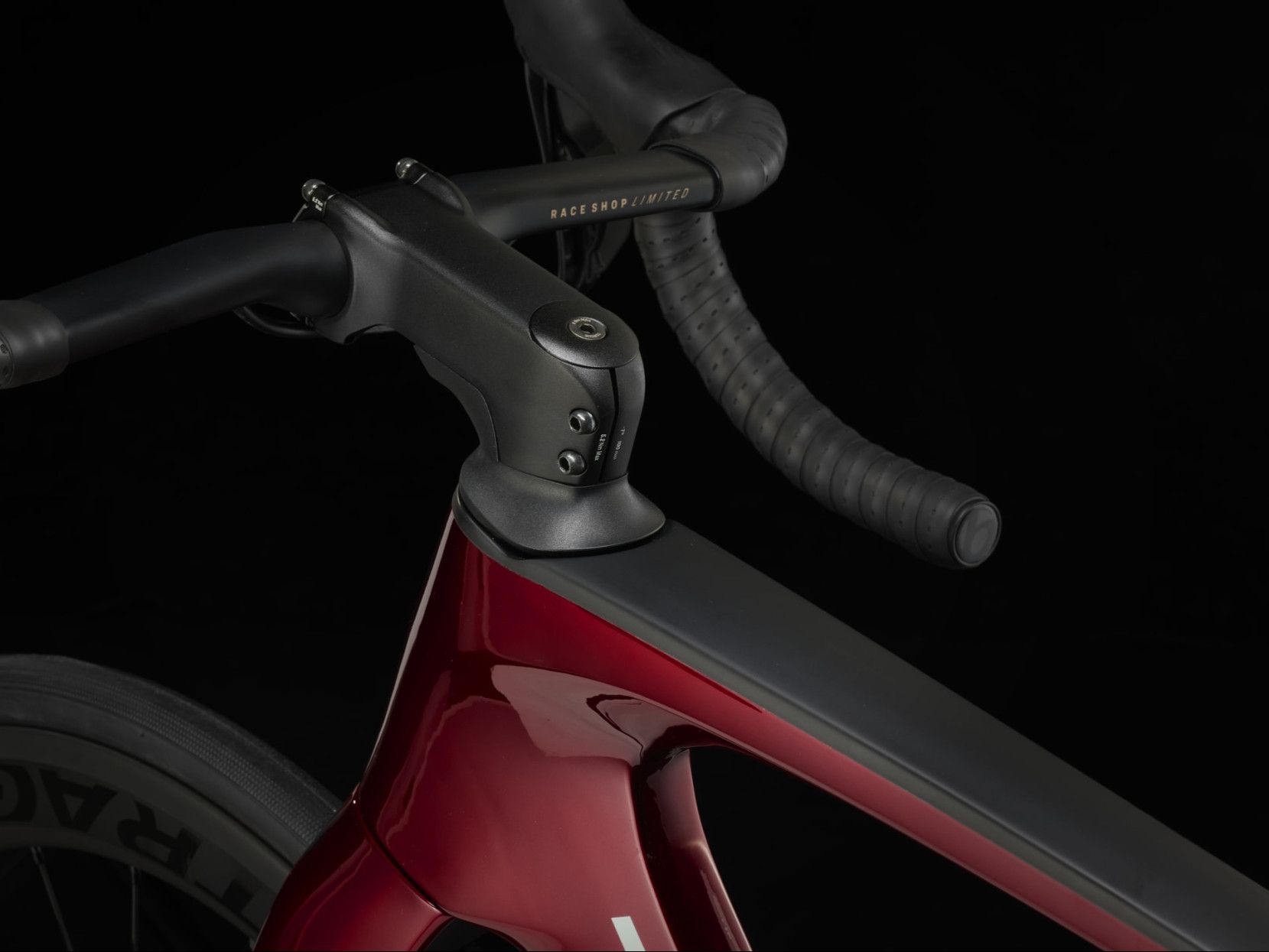 Trek Madone SL 6 Shimano 105 Di2 12V 700 mm Red Road Bike
