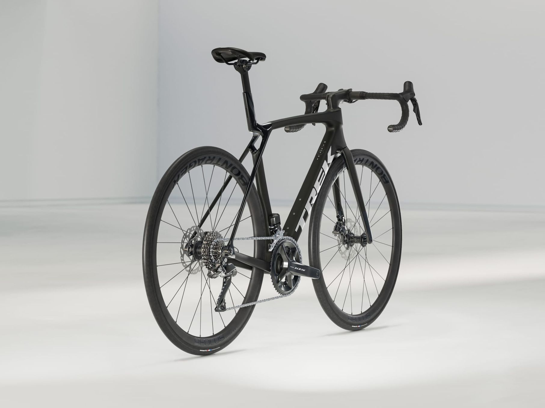 Trek Madone SL 6 Shimano 105 Di2 12S 700 mm Road Bike Black Trek Madone SL 6 Shimano 105 Di2 12S 700 mm Road Bike Black