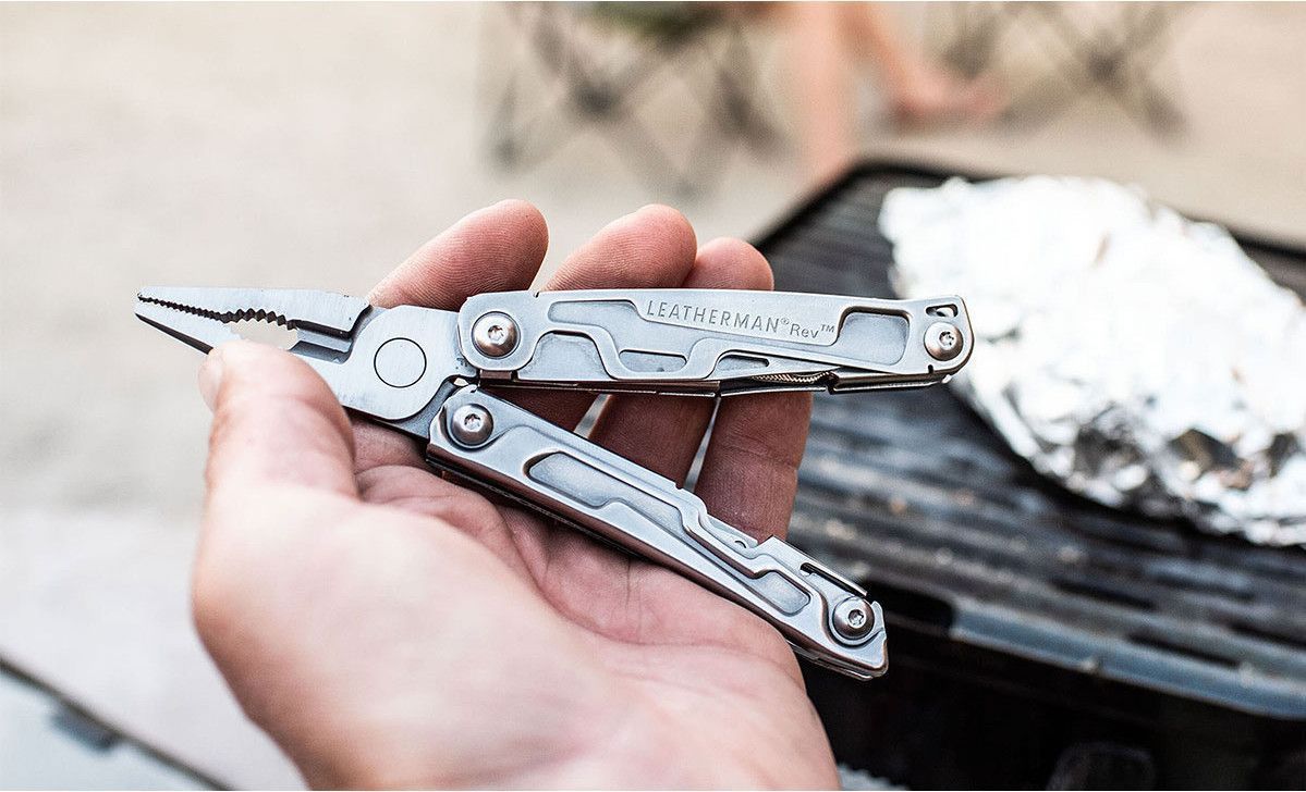 Pince multifonctions 17 outils REBAR - boîte - Leatherman