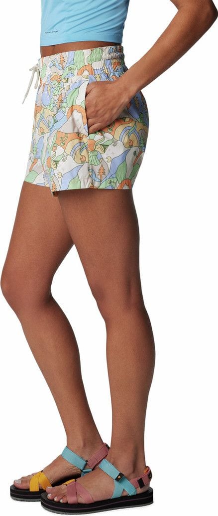 Columbia Women's Cargo Boundless Trek Active Beige Shorts