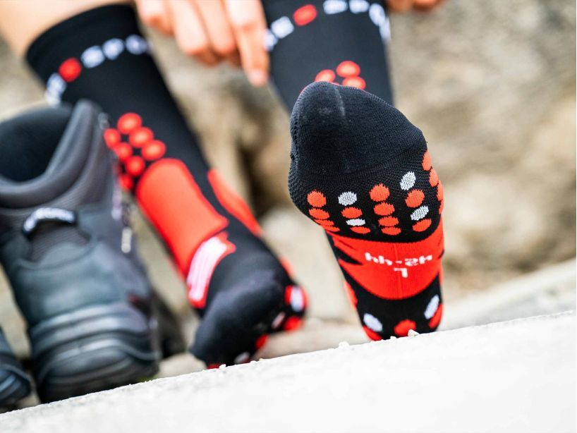 Chaussettes Compressport Hiking Socks Noir/Rouge/Blanc