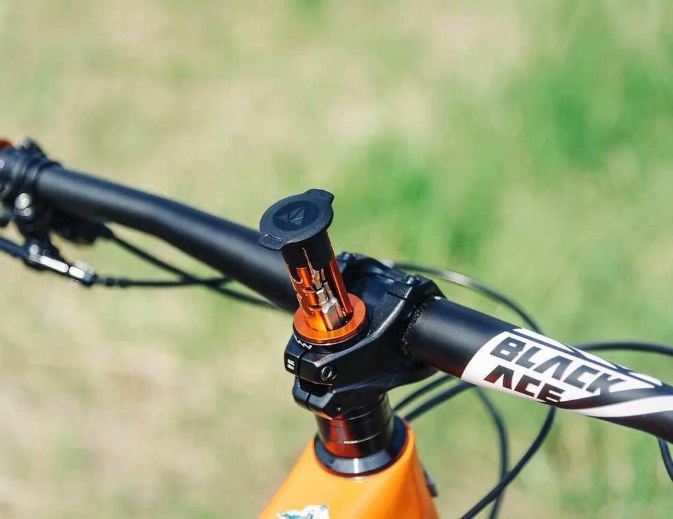 Série Granite Stash : Outils Cachés à L'intérieur Du Pivot De Fourche