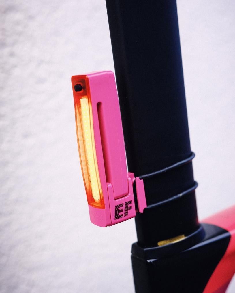 Éclairage Vélo Knog Blinder Pro 900 Limited - Édition E.F. Pro Cycling Pink - Rose - Neuf - Fabriqué En France