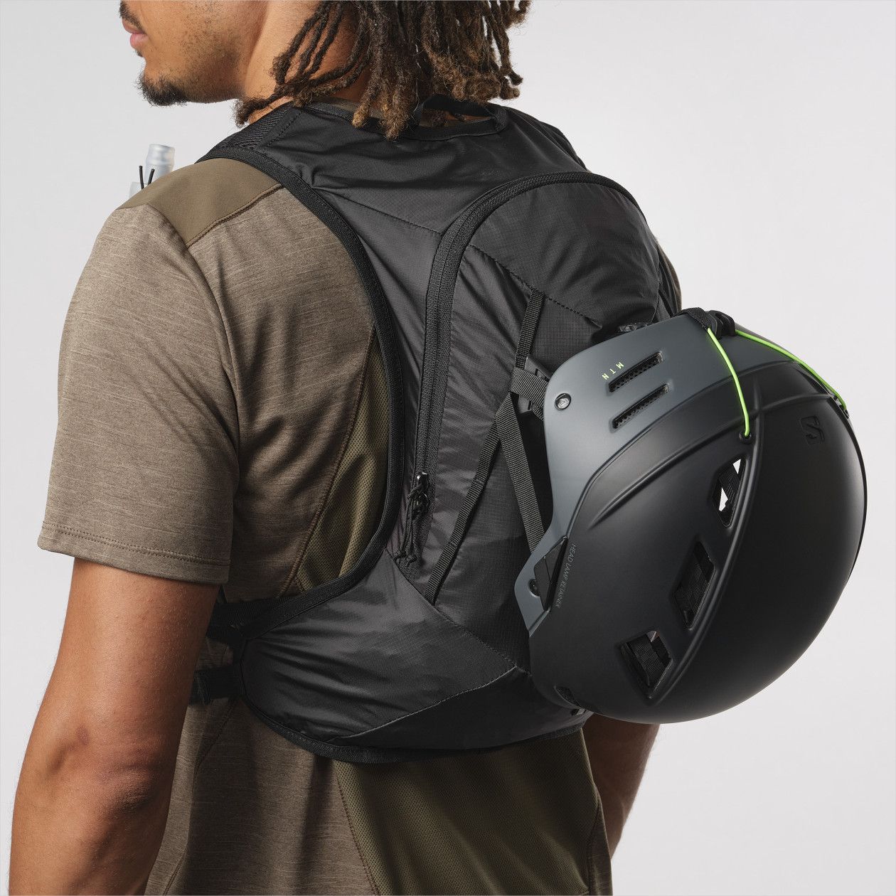 Salomon Cross 8 Unisex Backpack Black | Alltricks.com