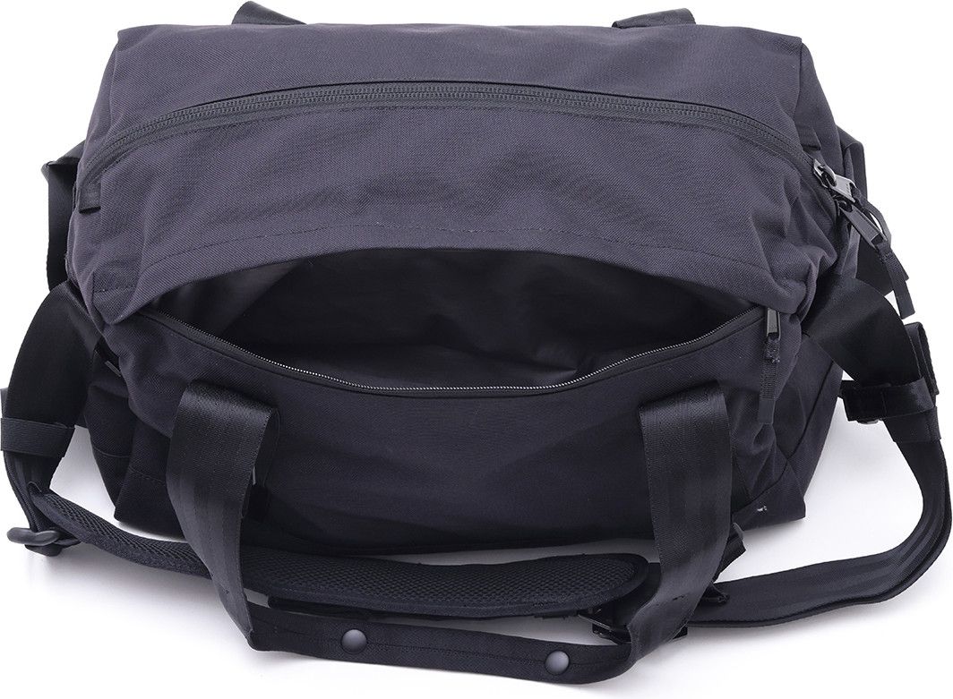 Chrome Barrage 32L Duffle Sport Bag Black | Alltricks.com