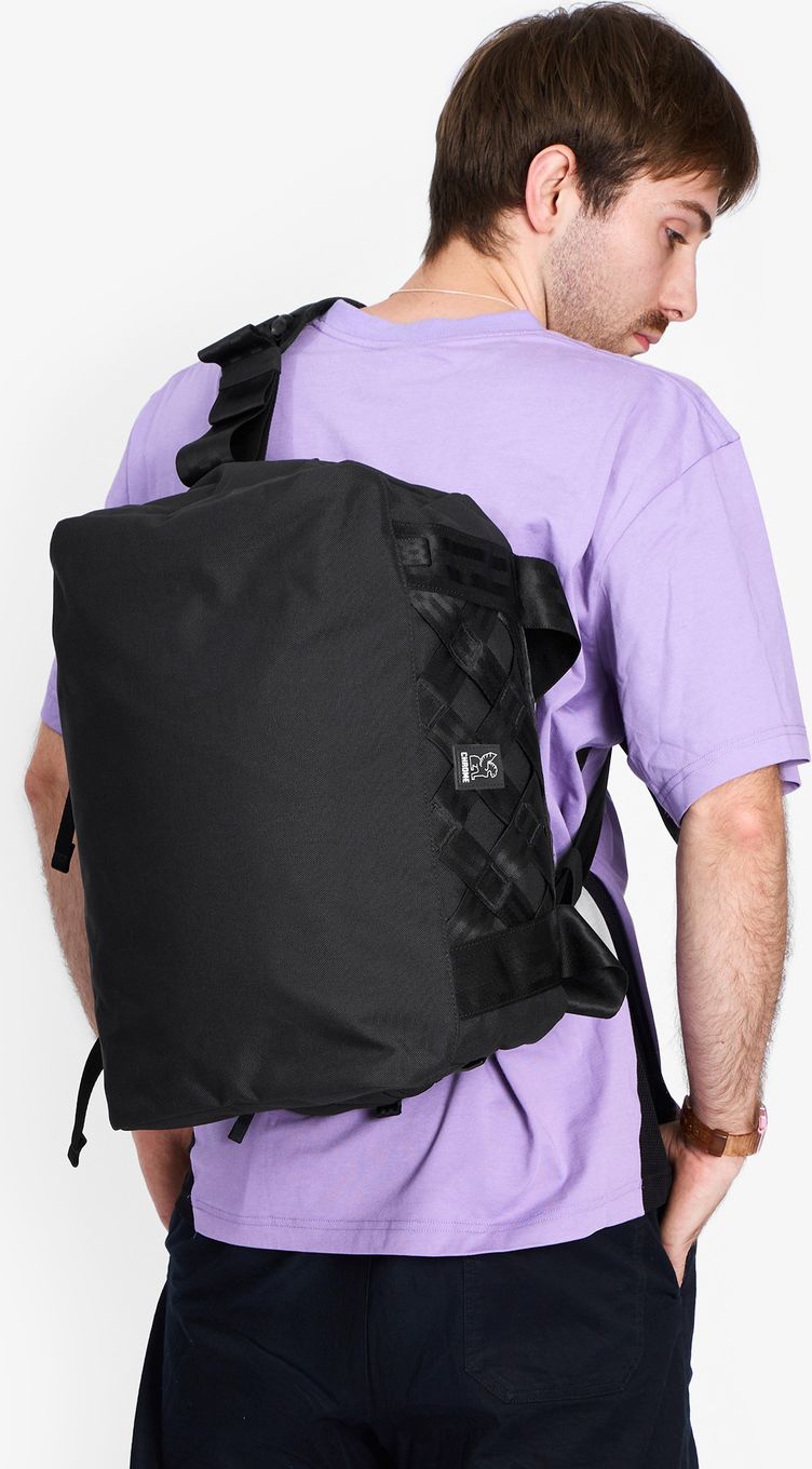 Chrome Barrage 32L Duffle Sport Bag Black | Alltricks.com
