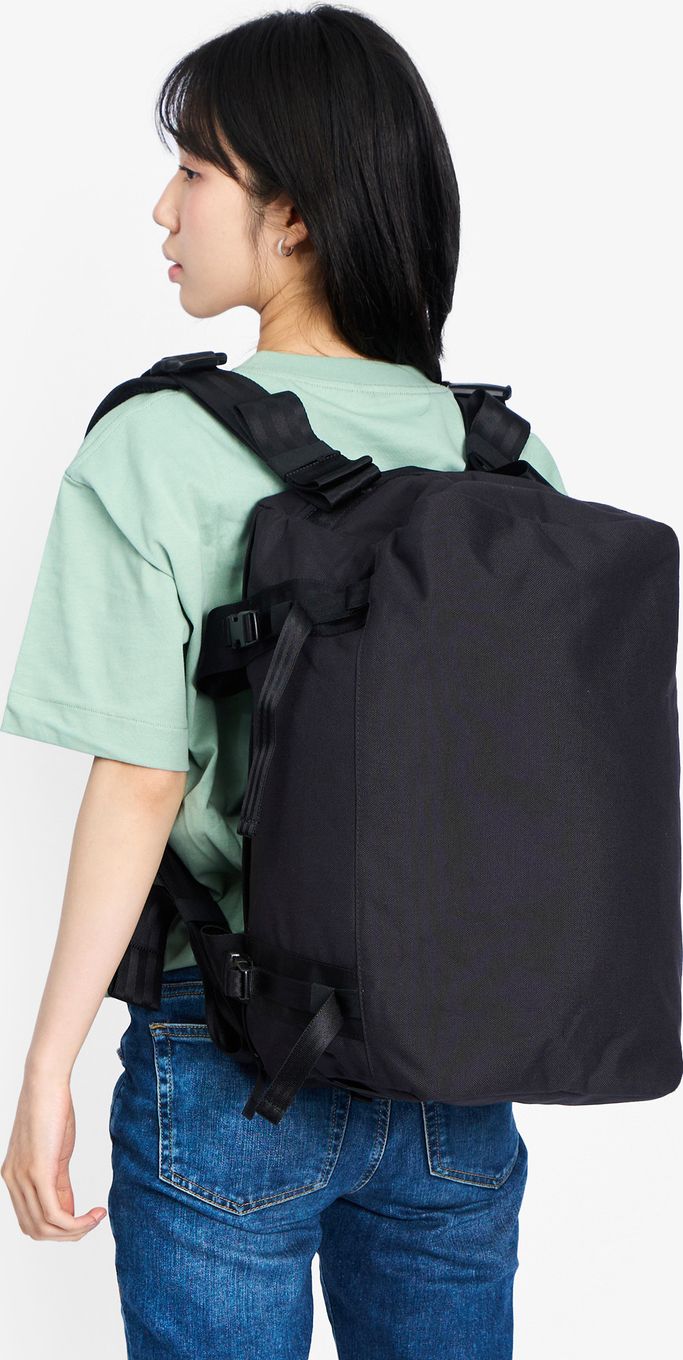 Chrome Barrage 32L Duffle Sport Bag Black | Alltricks.com