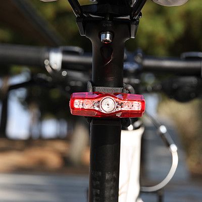 Feu Arrière De Vélo Cateye Viz 150 - 150 Lumens, LED Triple, Rechargeable USB - Fabriqué Au Japon
