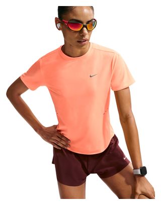 Camiseta de manga corta Nike Swift naranja para mujer