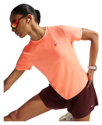 Camiseta de manga corta Nike Swift naranja para mujer