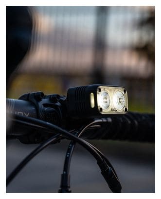 Coppia di luci anteriori Knog Blinder Road 400 + Plug