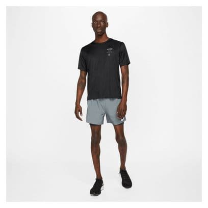 Pantalón corto 2 en 1 Nike Dri-Fit Stride gris