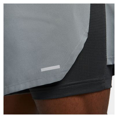 Pantaloncini Nike Dri-Fit Stride 2-in-1 grigi