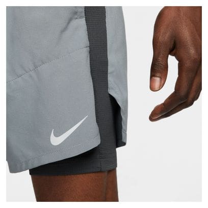 Pantaloncini Nike Dri-Fit Stride 2-in-1 grigi