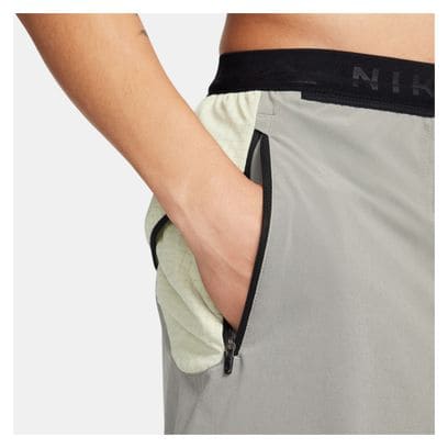 Nike Dri-Fit Trail Second Sunrise 18cm Shorts Grau Khaki