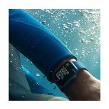 Apple Watch Nike Series 7 GPS  boîtier Aluminium Lumière Stellaire 45mm avec Bracelet Nike Sport Platinium Pur Noir