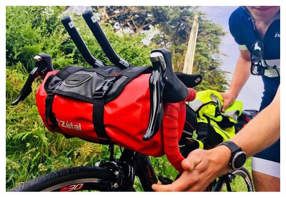 Vue latérale sacoche Zefal Z Adventure F10 montée sur gravel