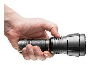 Lampe de poche Mactronic Blitz K3 Haute Puissance - 3000 lumens-Noir