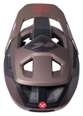 Casco marrón de Kenny Rocket