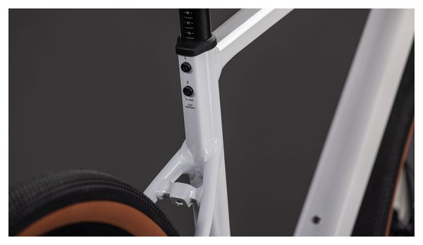 Cube Nuroad EX Gravel Bike Shimano GRX 12S 650b Cotone Bianco Grigio 2026