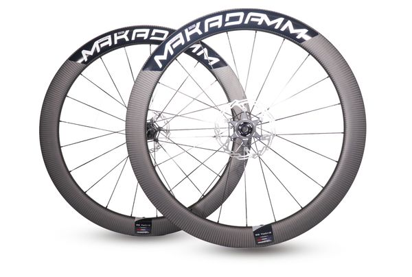 Paire de roues carbone route – MaKadamm evora 55 disc xpremium à pneus – 1345 gr la paire – centerlock – axe 12x100 | 12x142