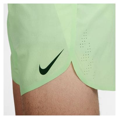 Gesplittete Shorts Nike Dri-Fit ADV Aeroswift 4in Grün