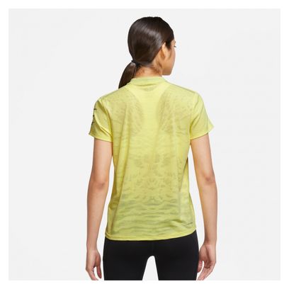 Camiseta de manga corta para mujer Nike Dri-Fit ADV Run Division amarillo