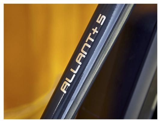 Vélo de Ville Electrique Trek Allant+ 5 Stagger 27.5'' 500wh Shimano 9V Solid Charcoal 2022