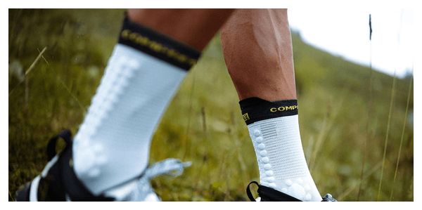 Chaussettes Compressport Pro Racing Socks V4.0 Trail Gris/Jaune 
