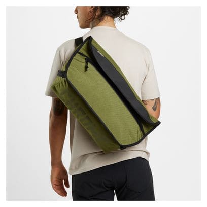 Chrome Simple Messenger MID Schoudertas Groen Zwart