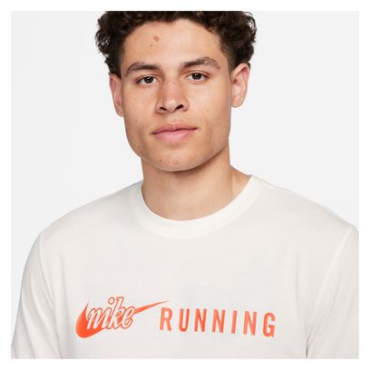Camiseta de manga corta <strong>Nike Dri-Fit Run Energy</strong> Beige
