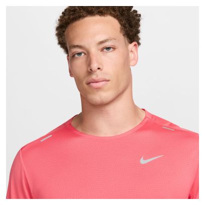 Maillot de manga corta Nike Rise 365 rosa para hombre