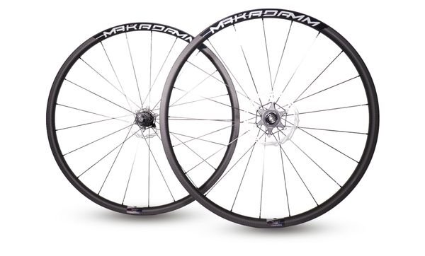 Paire de roues carbone route – MaKadamm evora 25 disc xpremium à pneus – 1130 gr la paire – centerlock – axe 12x100 | 12x142