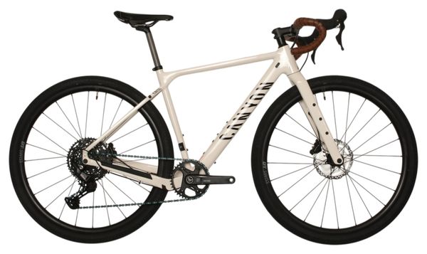 basso gravel bike TERA 2023 - Sram Apex 1x11sp Style:MaxxECU Sport Premium Package w/ ECU + Flying Lead Harness & LSU 4.2 WBO2 + Accessories Shimano GRX 1x12 820 Bergamont E-Revox Sport 20 Category:E Bike Trekking_Tesoro Neo Carbon Rahmen mit Series 2 Carbon Layup  im Unterrohr integrierter Akku  interne Zugführung  12 x 148mm Steckachse  Flat Mount Scheibenbremsaufnahme  entfernbare Ständeraufnahme (40mm Pletscher)