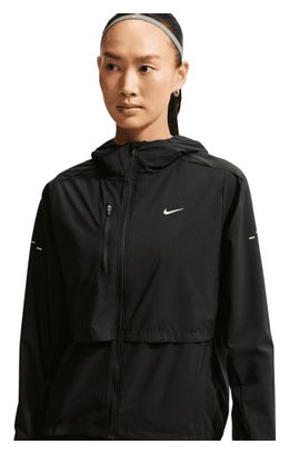 Giacca impermeabile Nike Swift nera da donna