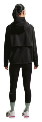 Giacca impermeabile Nike Swift nera da donna