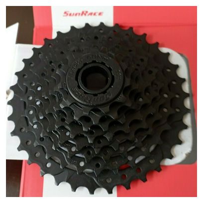 Cassette SunRace CSM983 9 Vitesses 11-46T - Large Rapport - Noir (petites Rayures)