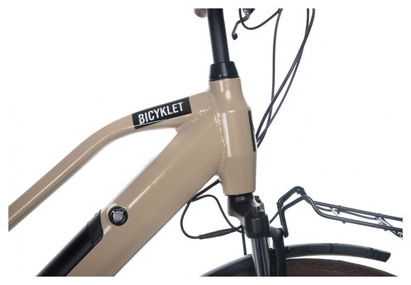 Bicicleta eléctrica urbana Bicyklet Camille Shimano Acera/Altus 8S 504 Wh 700 mm Beige marfil