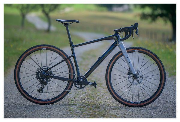 Bicicleta BMC URS Three Gravel Sram Apex Eagle 12S 700 mm Negra