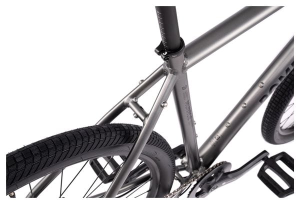 Bicicleta de gravilla Bombtrack Munroe Al Microshift 8V 650b Guijarro Gris Mate 2024