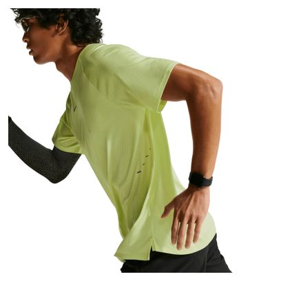 Maglietta da corsa Nike Stride gialla da uomo