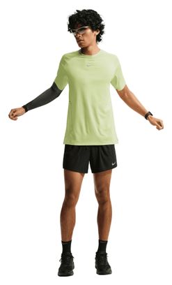 Maglietta da corsa Nike Stride gialla da uomo