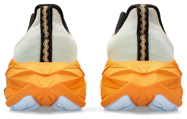 Chaussures de Running Asics Novablast 4 TR Beige Orange