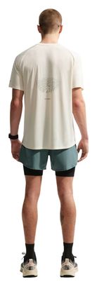 Camiseta de manga corta Nike Stride Distant Dreams beige para hombre
