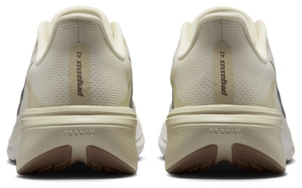 Nike Pegasus 42 beige hardloopschoenen voor heren