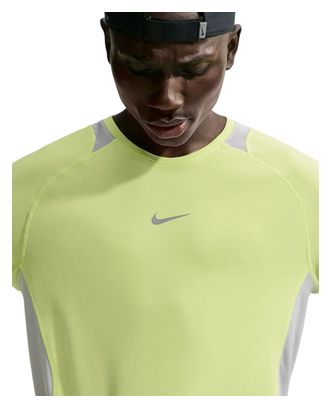 Maglietta da corsa Nike Stride gialla da uomo